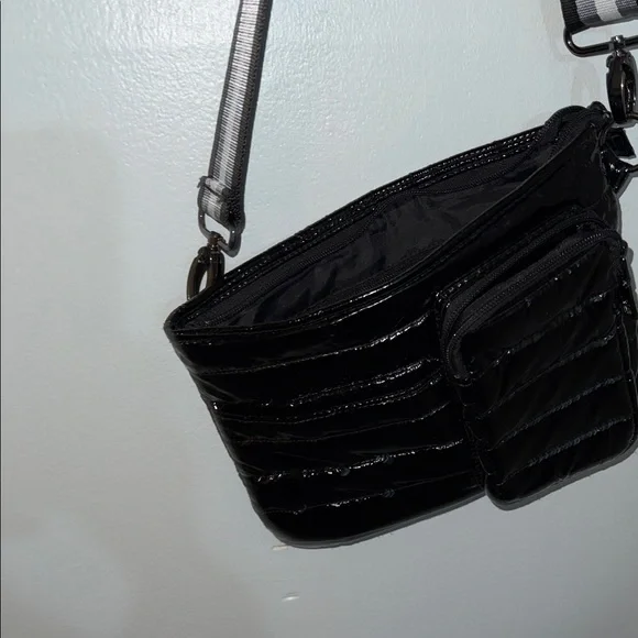 THINK ROYLN Sleek Black Bag - Picture 3 of 10